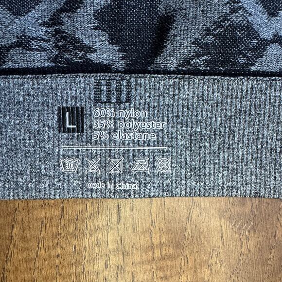 Workout Top Women’s Leopard Black and Gray Zip Front Fitted Cropped Size Large - Picture 4 of 4